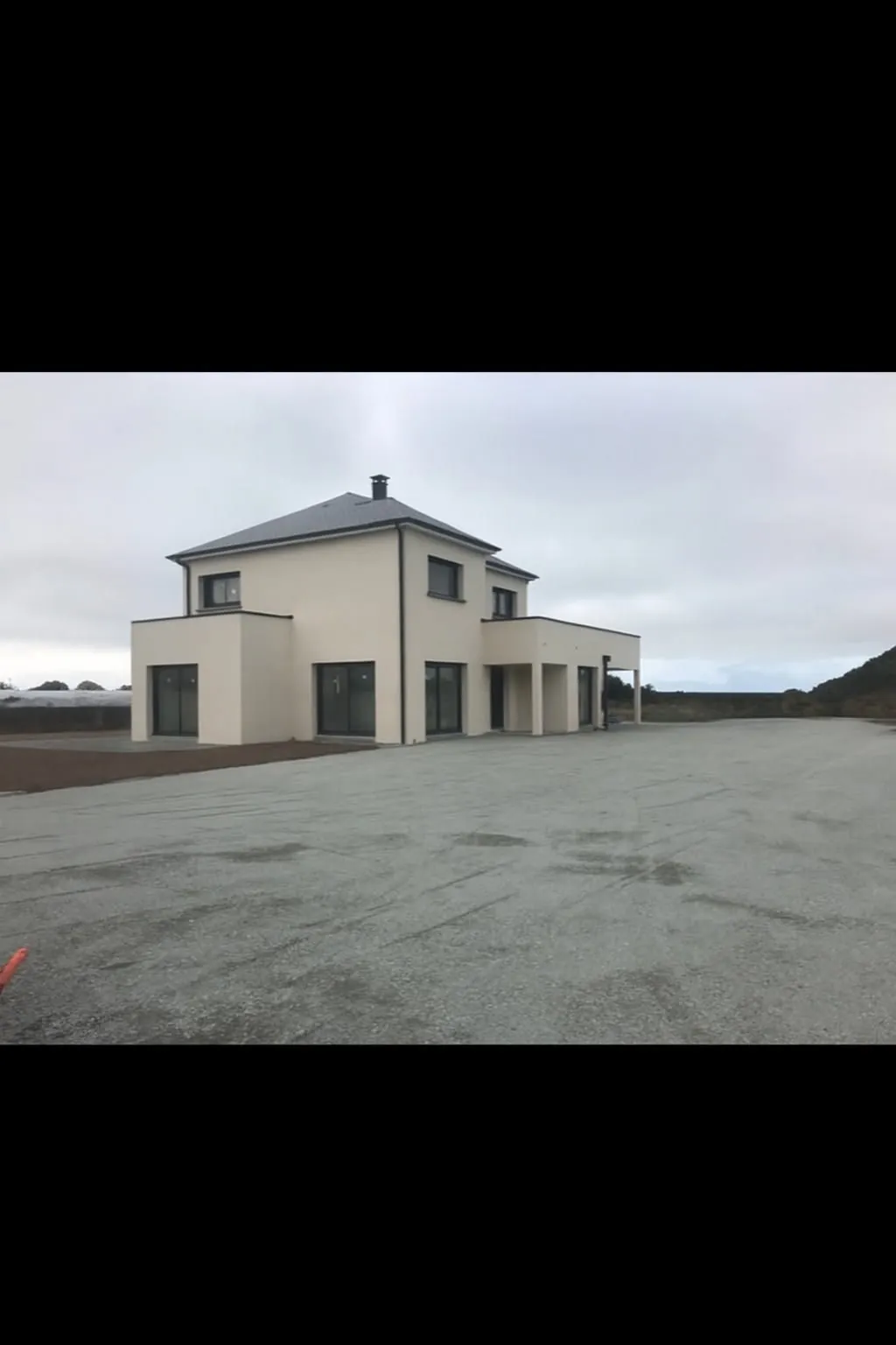Maison neuve avec terrasse béton - LAMY Maçonnerie